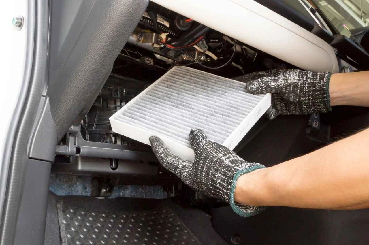 AC Mobil Nissan Livina Menetes