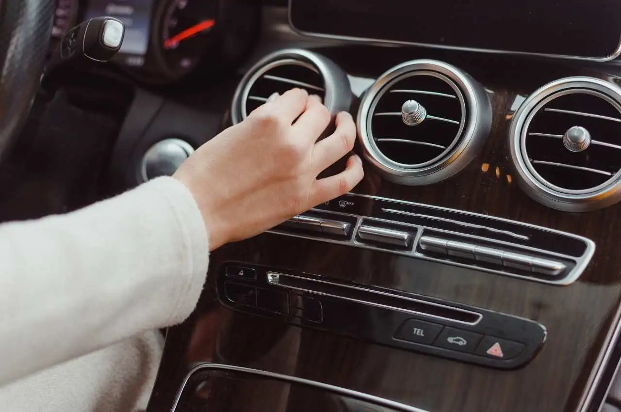 AC Mobil Hyundai Stargazer Menetes Deras